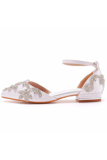 Zapatos de novia blancos de punta puntiaguda con abalorios